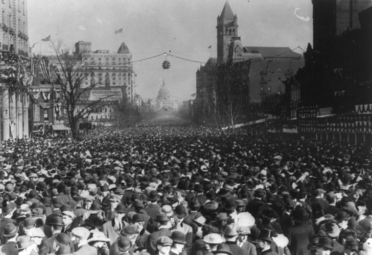Womens Marches - suffrage parade 1913 loc.jpg