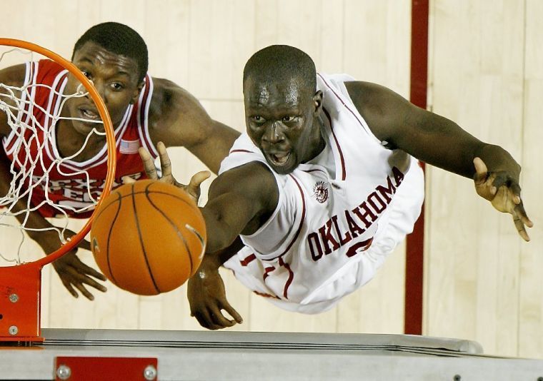 Top-ranked juco center talks OU commitment, cousin Longar Longar