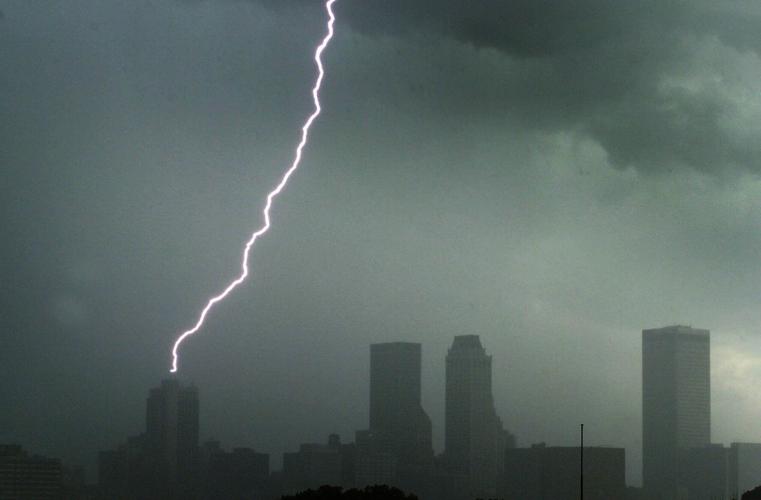 Weather Q&A: Lightning myths and facts