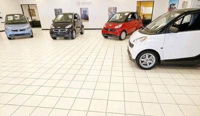U S Probes Complaints Of Fires In Tiny Smart Fortwo Cars Work Smart Cars