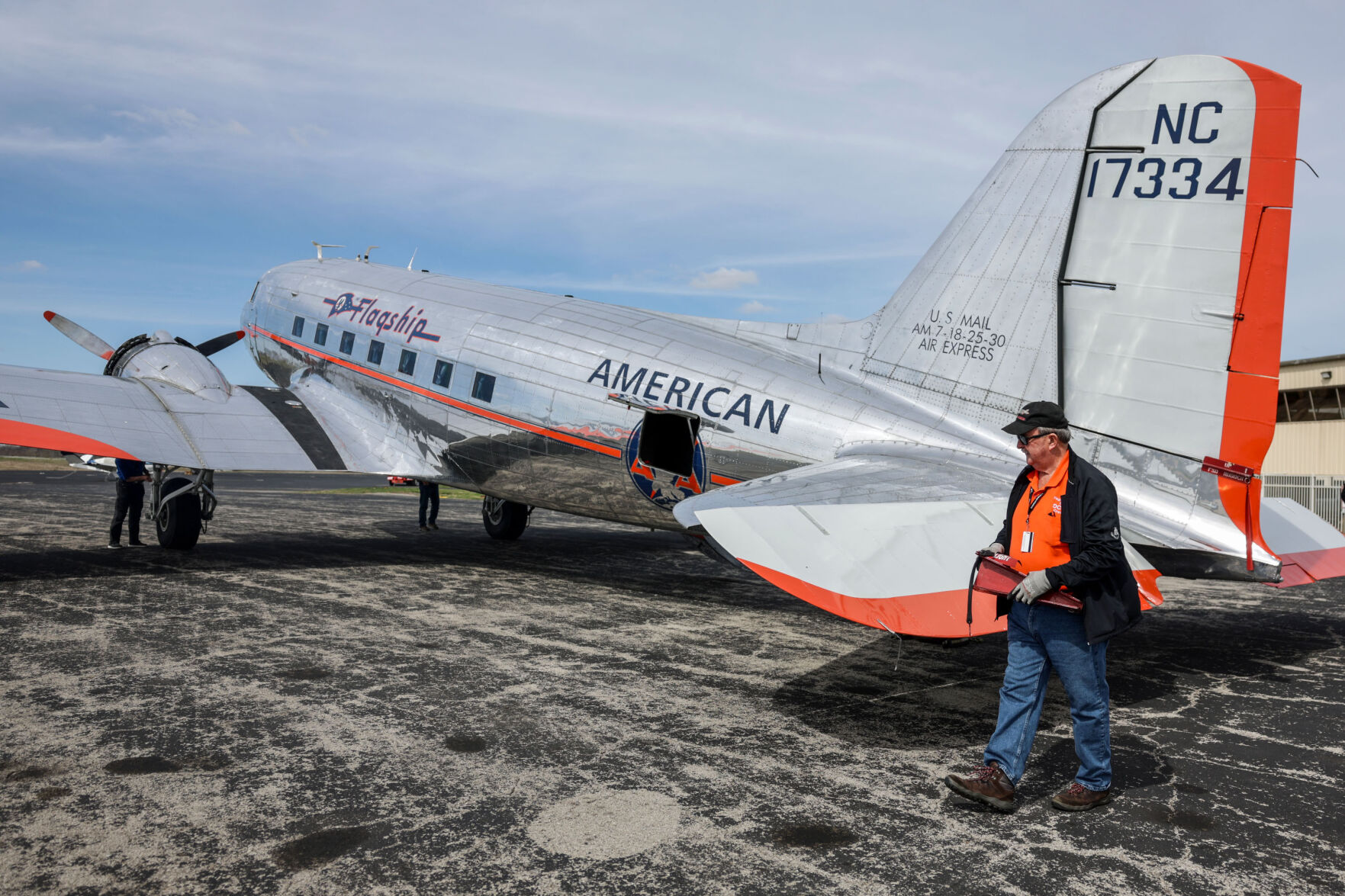 Flagship Detroit DC-3 arrives in Tulsa for museum activities