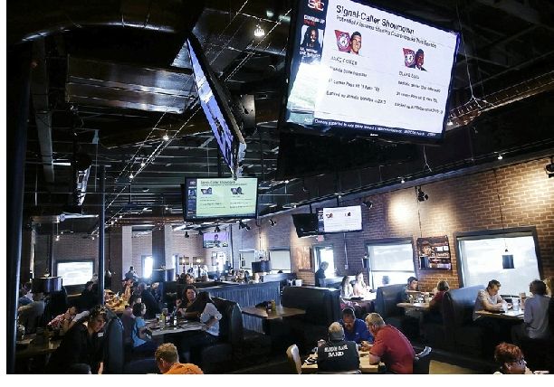 lunch-bunch-bricktown-tap-house -hatch-green-chile-burgers-blueberries-and-quinoa-oh-my