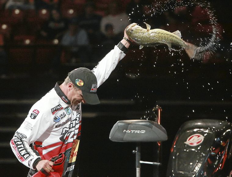 Oklahoma's Edwin Evers leads heading into Bassmaster Classic final day