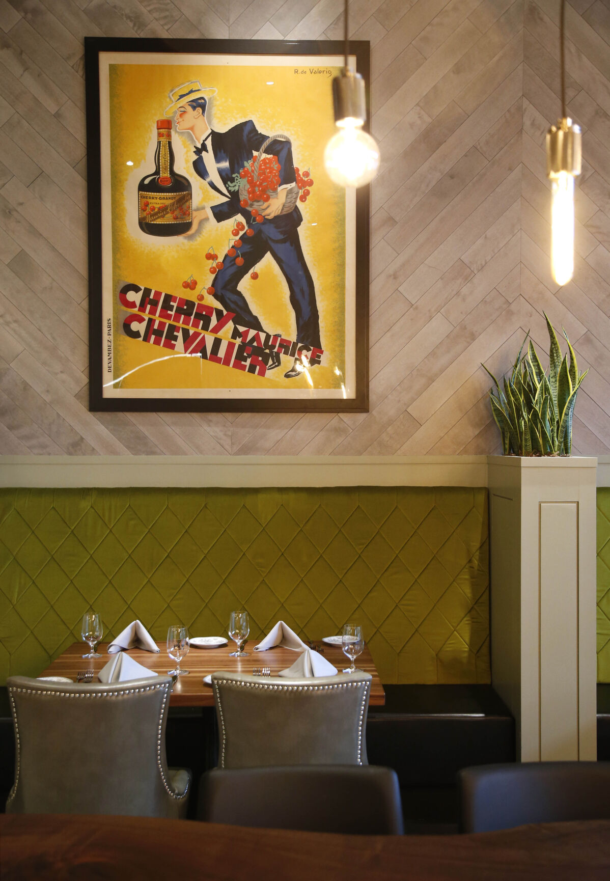 tulsa patio furniture store on Review Get The Total Fine Dining Experience At French Hen S New Location Dining Tulsaworld Com