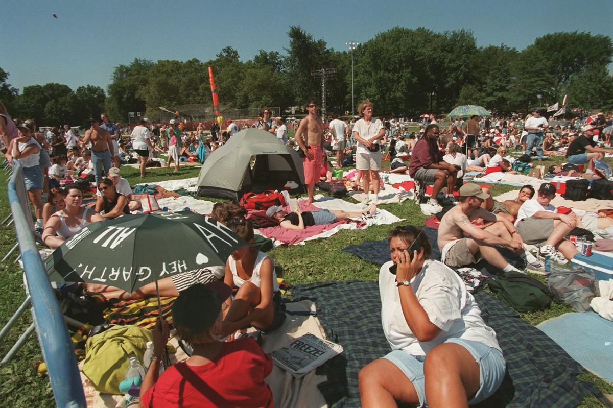 Throwback Tulsa: Garth Brooks hosts at least 300K in free ...