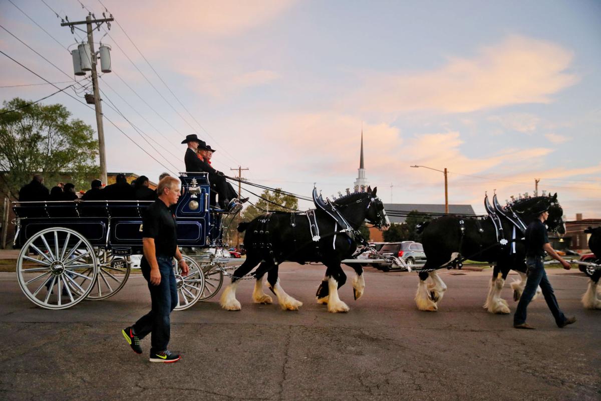 Osu Homecoming Parade Serves As Healing Moment Osu Sports Extra Tulsaworld Com