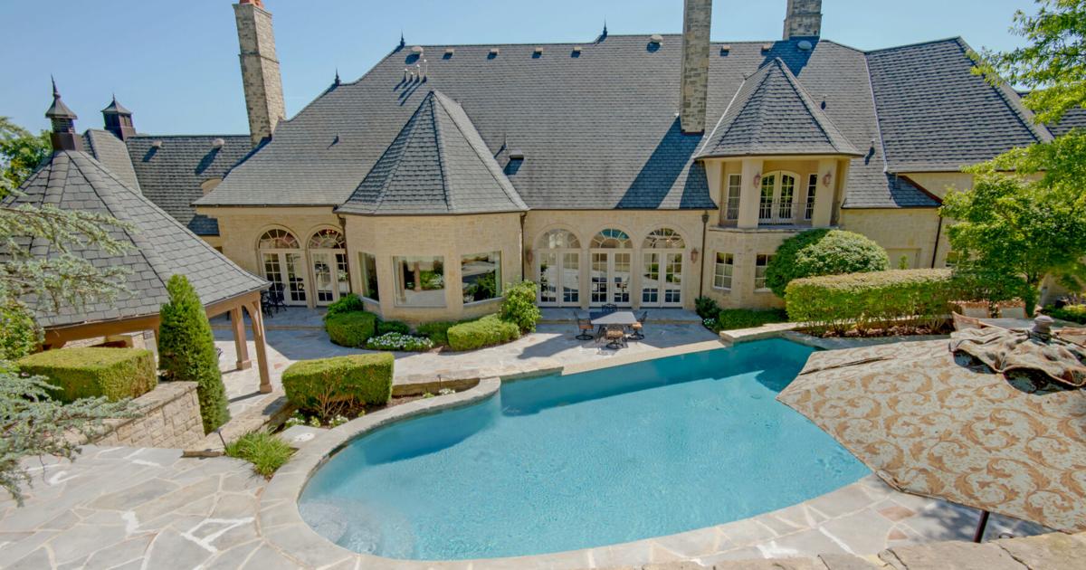 Spacious home has been completely updated Spacious home has been completely updated