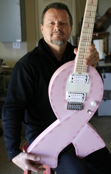 ギター Turning Tulsa Pink: Celebrity-signed guitar to help rase funds for