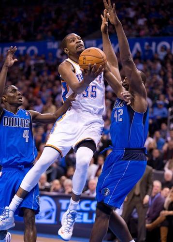 Russell Westbrook almost dunked on defender who was tying his shoe