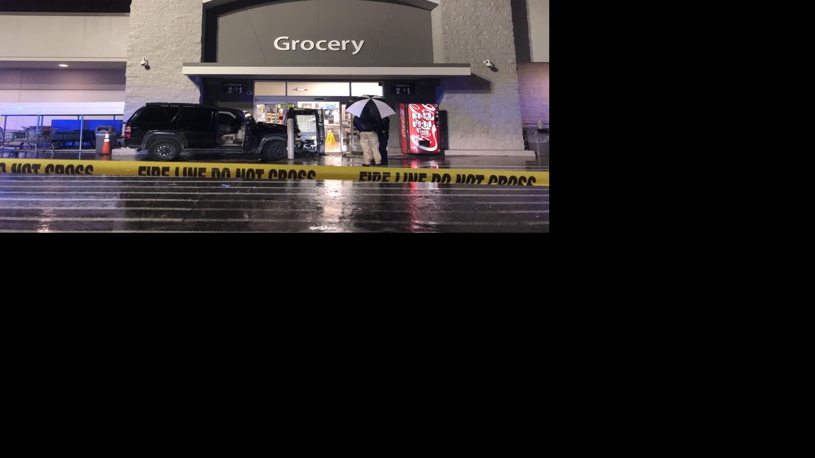 One Man Dead After Being Shot Crashing Car Outside East Tulsa Grocery Store Crime News Tulsaworld Com