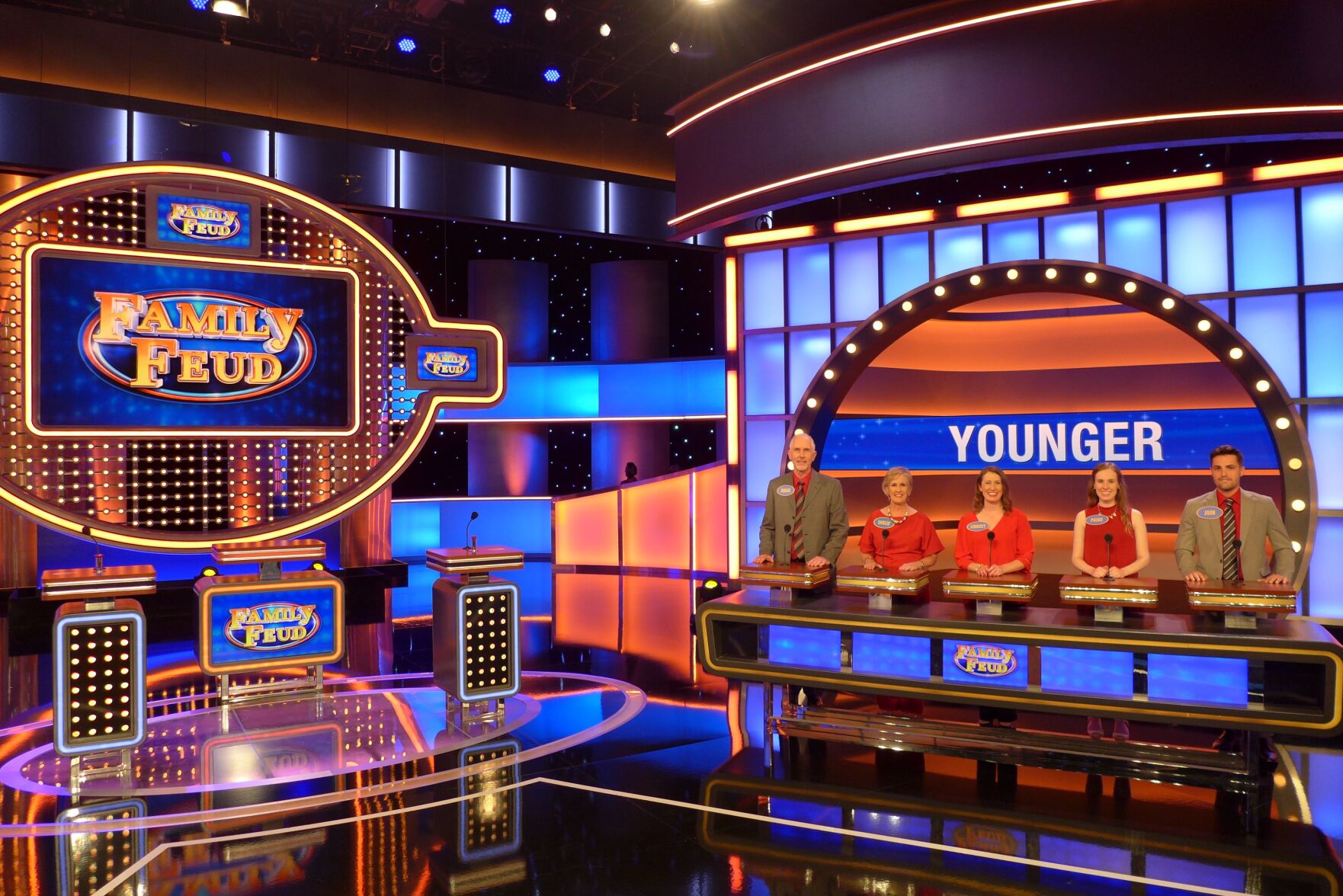 Electronic family store feud game