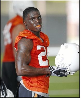 Already accomplished in Division-I track, Tyreek Hill begins OSU football  career with high expectations