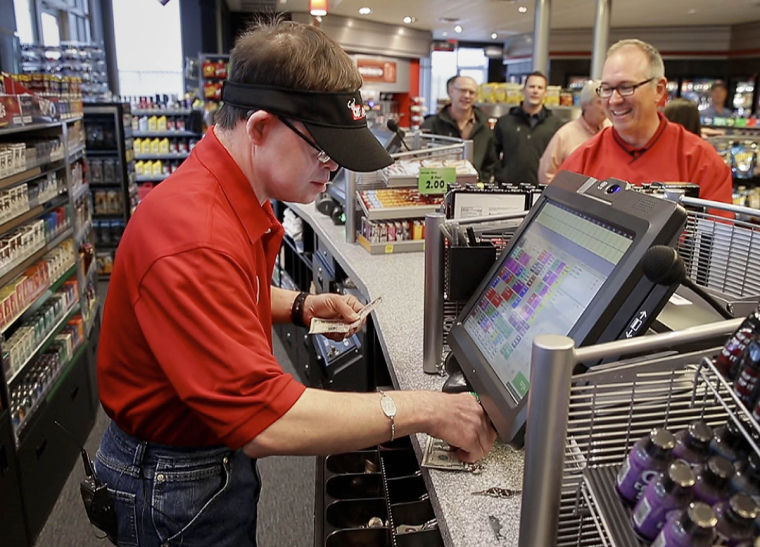 QuikTrip fan made honorary cashier for new store’s first sale Metro