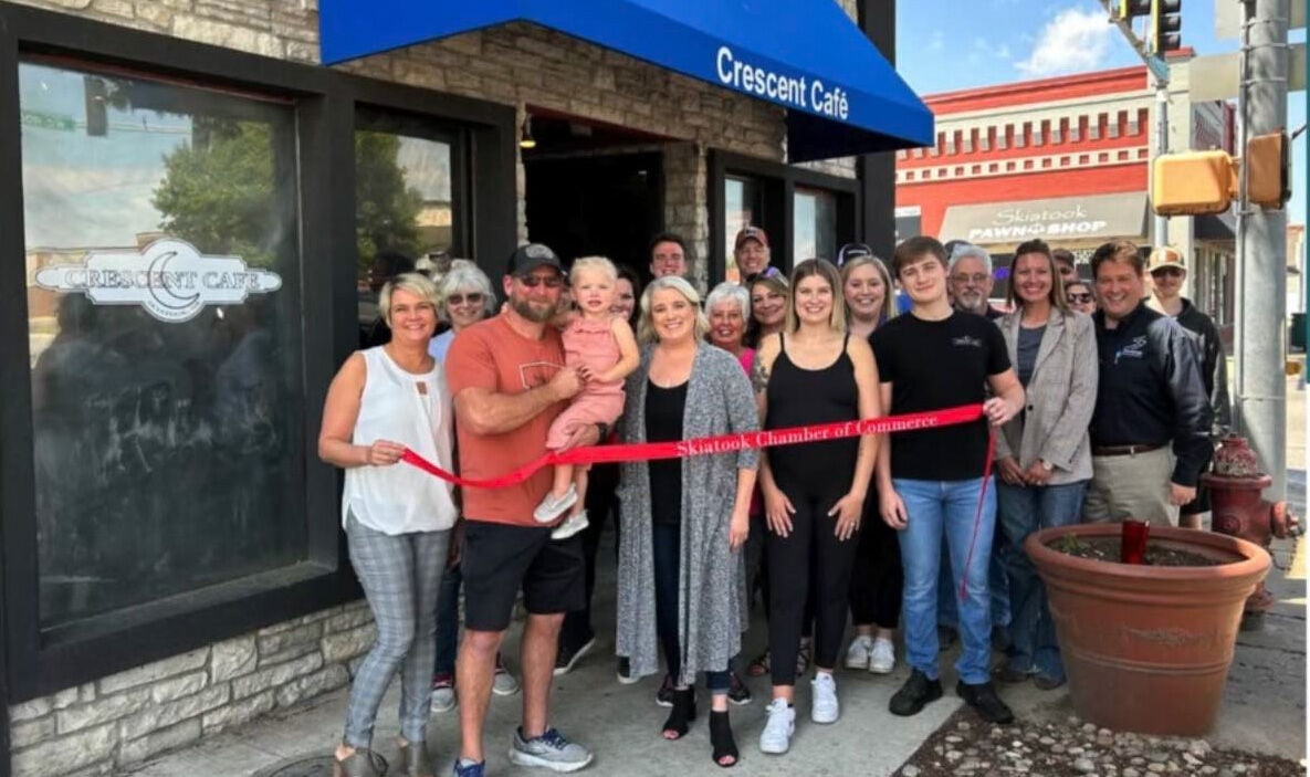 Crescent Café opens, cuts ribbon with Skiatook Chamber