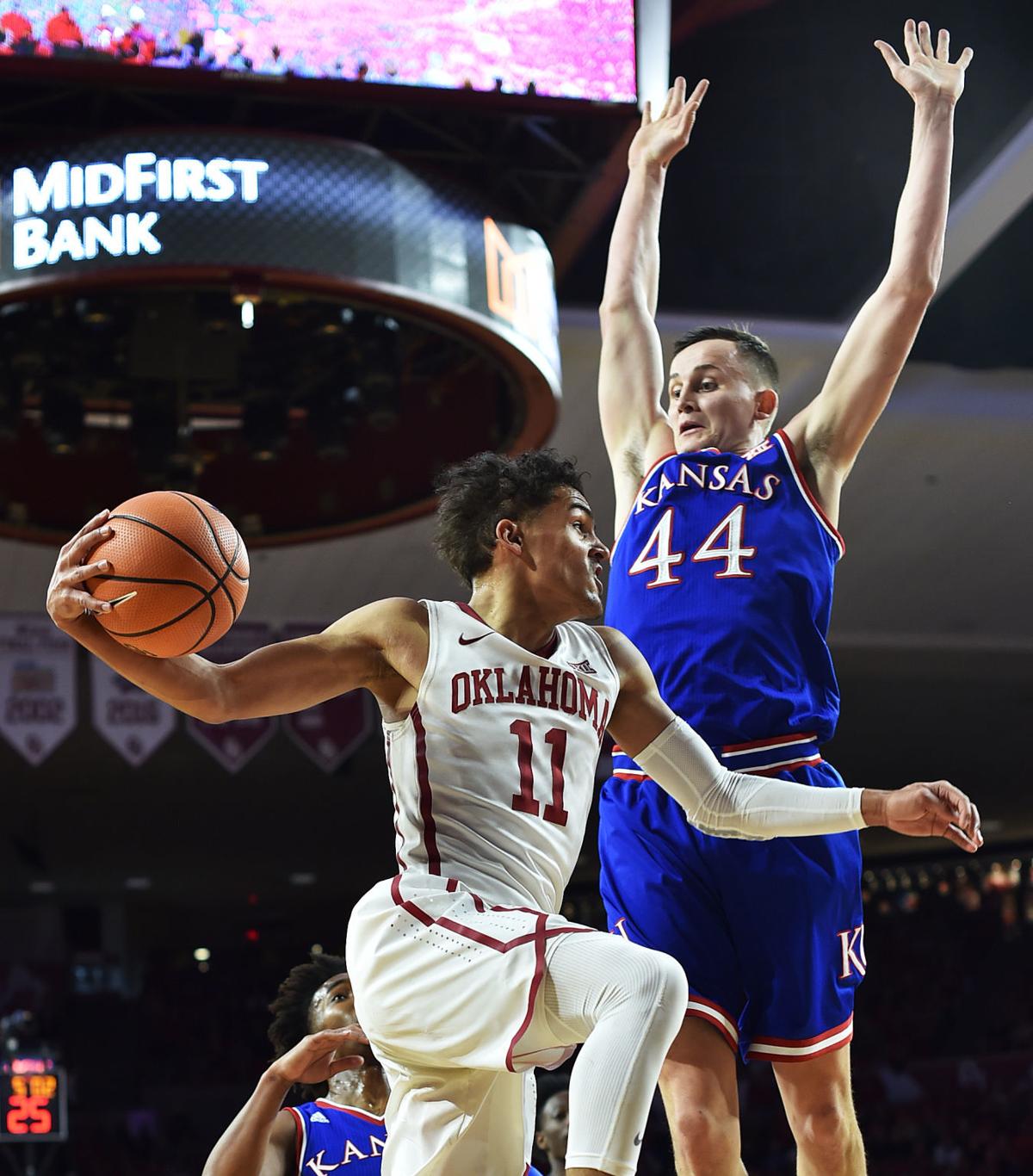 Ou Basketball Sooners Beat No 5 Kansas With A Little Help From