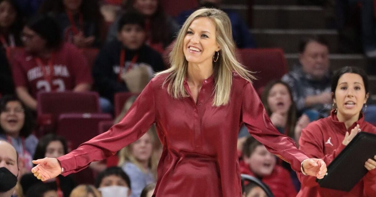 Hottest Female Basketball Coaches: Leading the Game with Style