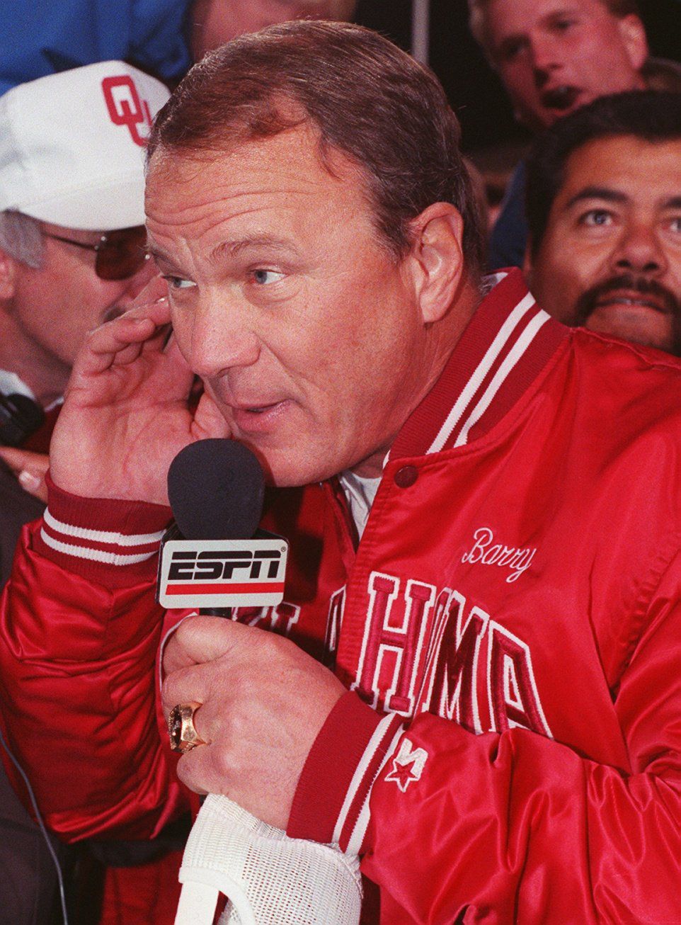 Dallas Cowboys head coach Barry Switzer confers with defensive