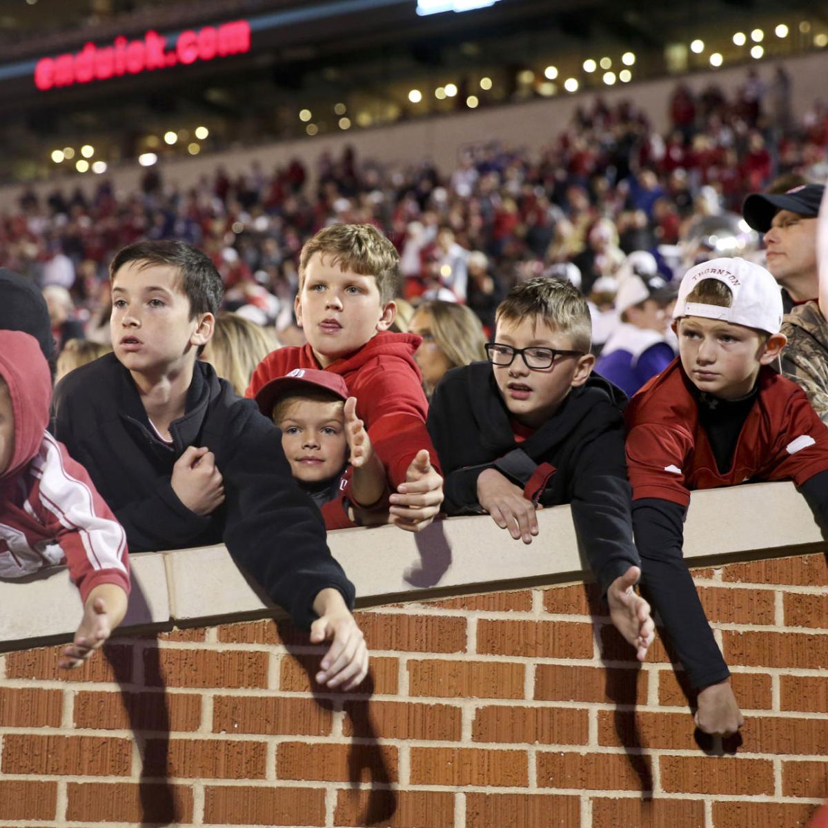 Ou Football Oklahoma Offers New Season Ticket Packages For 2018