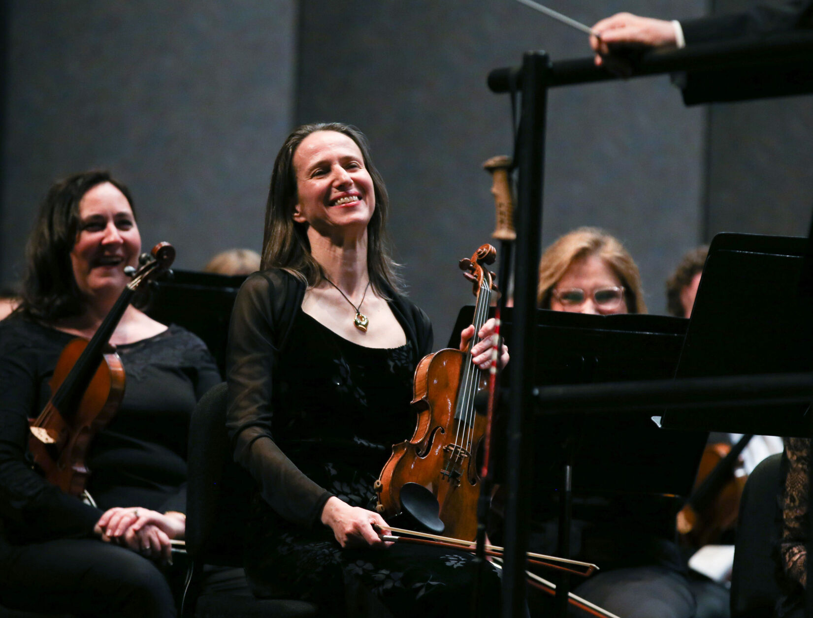 Photos: Guest conductor Gerhardt Zimmermann leads the Tulsa Symphony ...