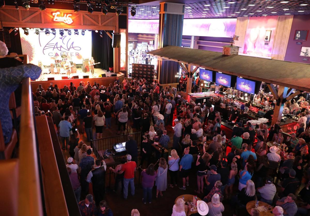 Gallery Deana Carter performs at the Hard Rock Hotel and Casino's