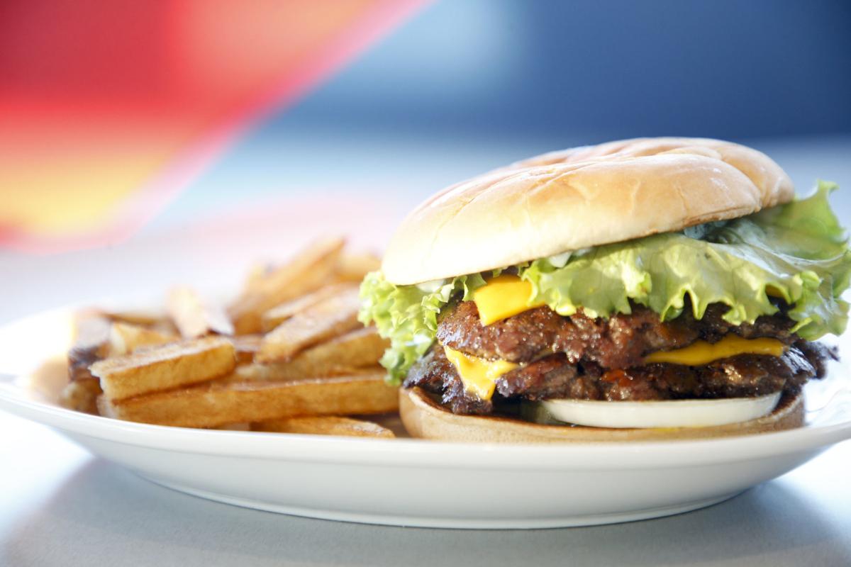 Review Flying Burger & Seafood a big draw for families in Catoosa