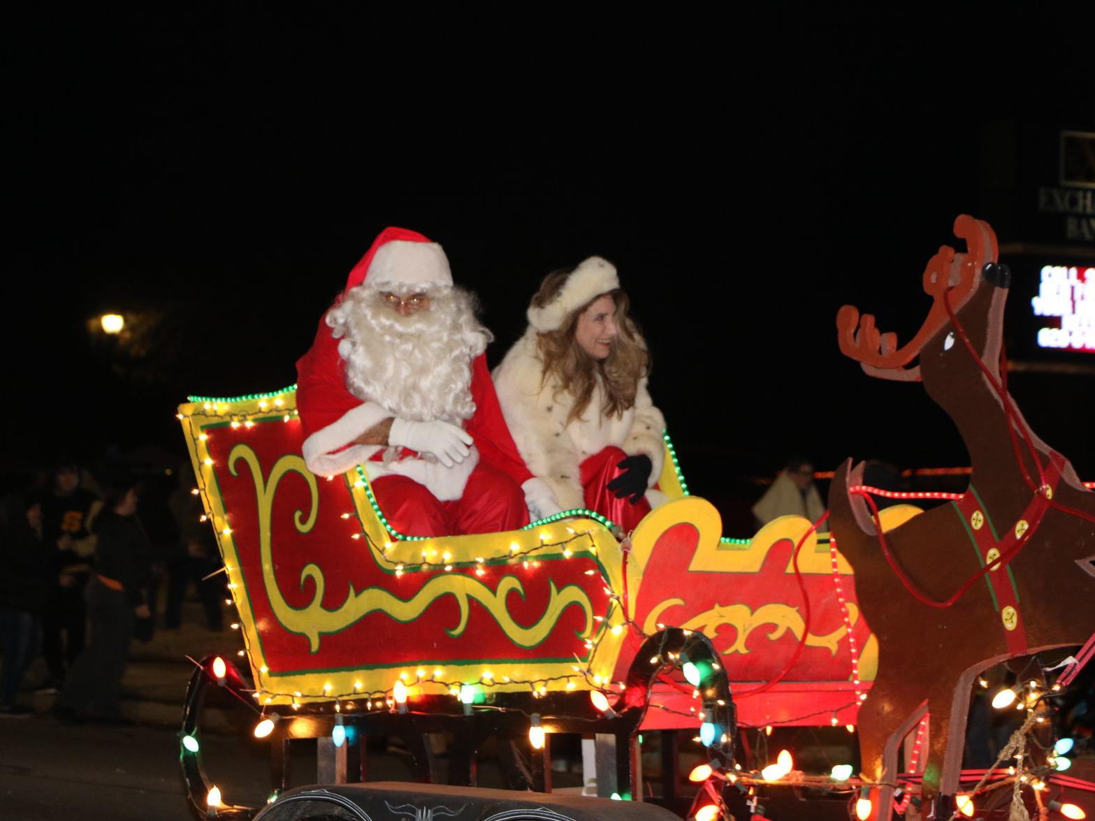 Skiatook S Christmas Parade A Big Hit News Tulsaworld Com Oklahoma Christmas Parade 2021