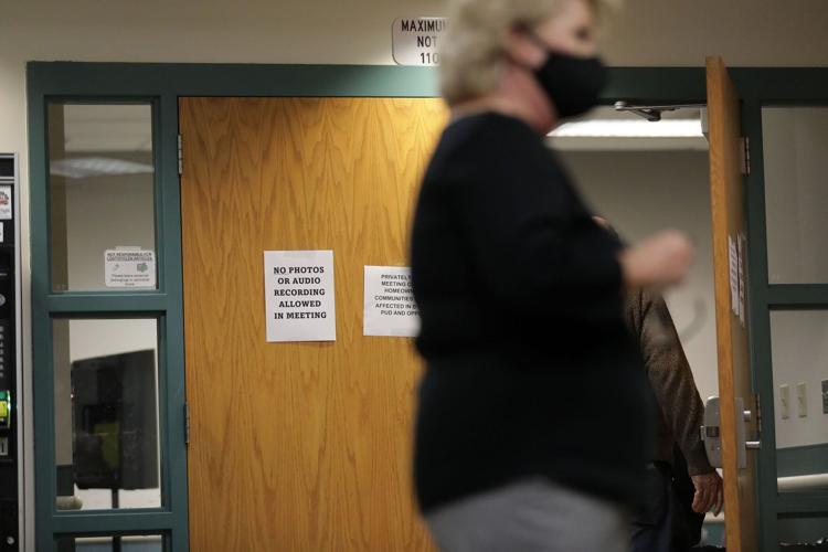 121821-tul-nws-bellsmeeting-p3