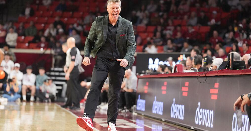 Fan apathy won’t get Porter Moser fired, but his job is not safe | Berry Tramel’s ScissorTales