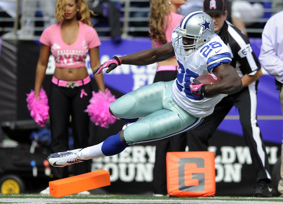 Dallas Cowboys running back Felix Jones (28) bursts up the middle in first  half action in the NFL - NFC Playoffs football game between the  Philadelphia Eagles and Dallas Cowboys at Cowboys