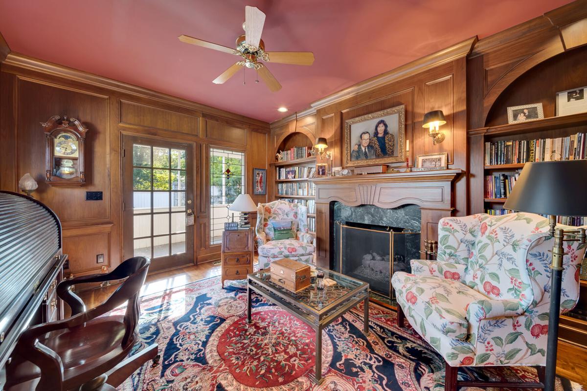 Custom build Fivebedroom Oakview Estates home is unlike any other in