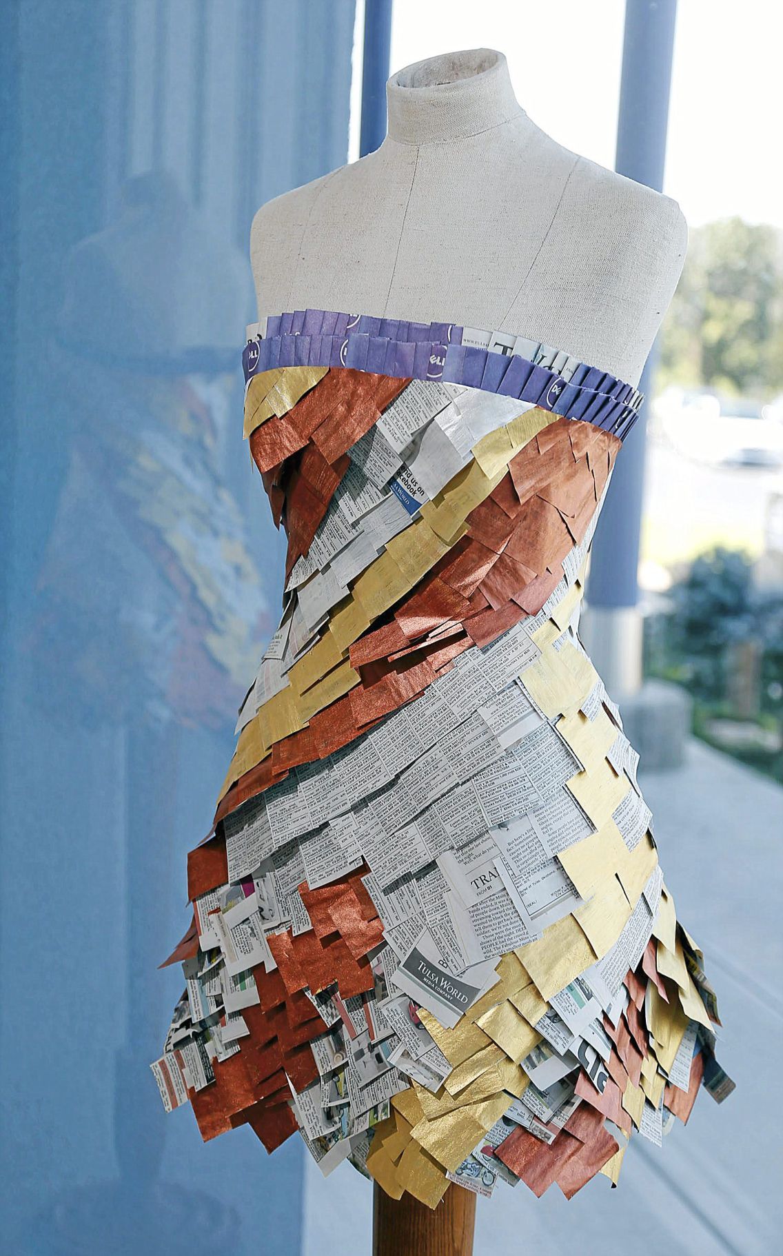 Photo gallery: Designers create amazing dresses from newspapers ...