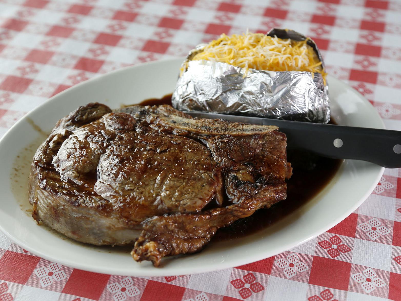 Review Doe S Eat Place Brings Its Huge Steaks Signature Tamales To Claremore Food Cooking Tulsaworld Com