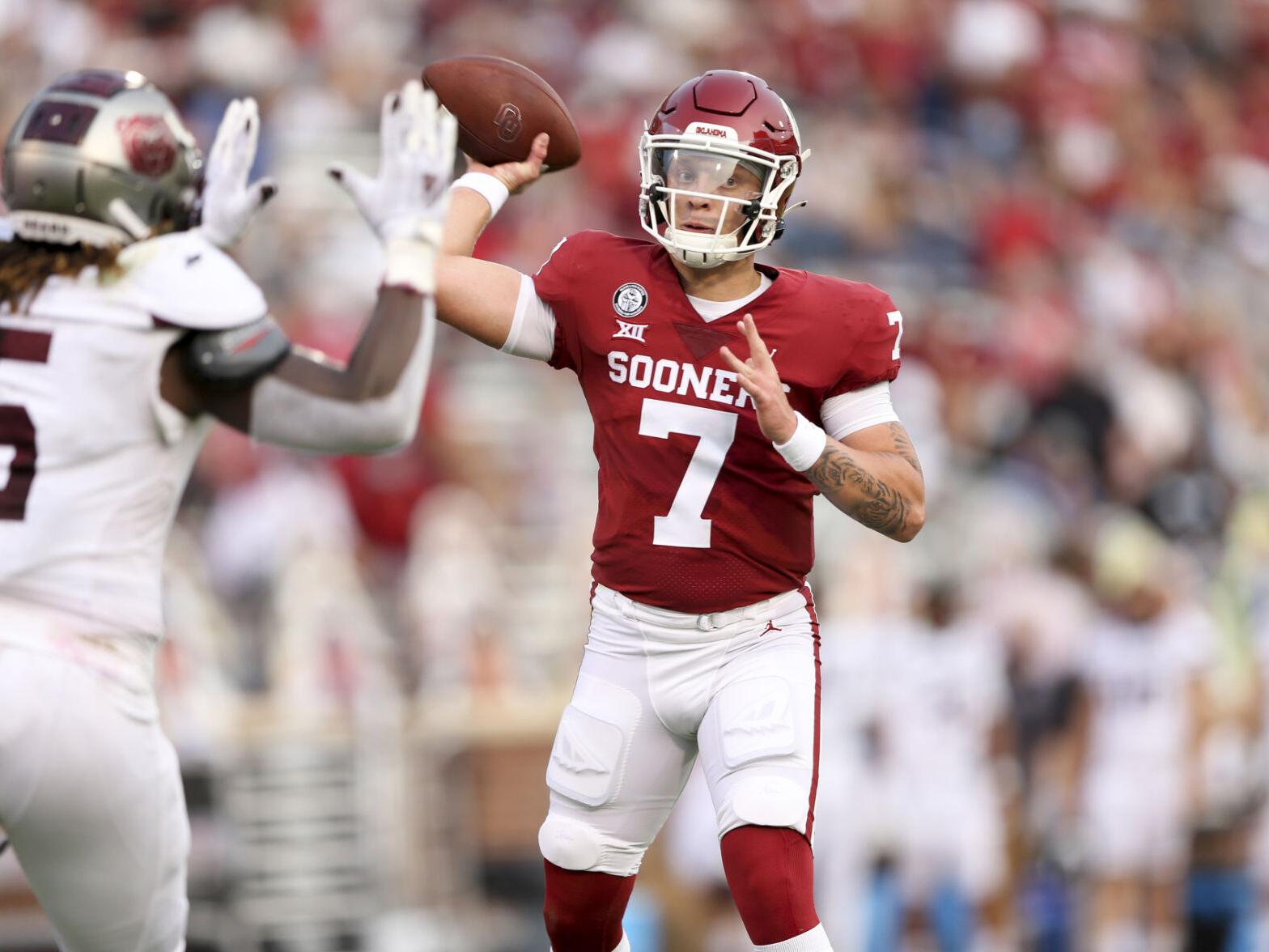 Ou Vs No 22 Texas Quarterback Battle Pairs Young Gunslinger Versus Crafty Veteran Ou Sports Extra Tulsaworld Com
