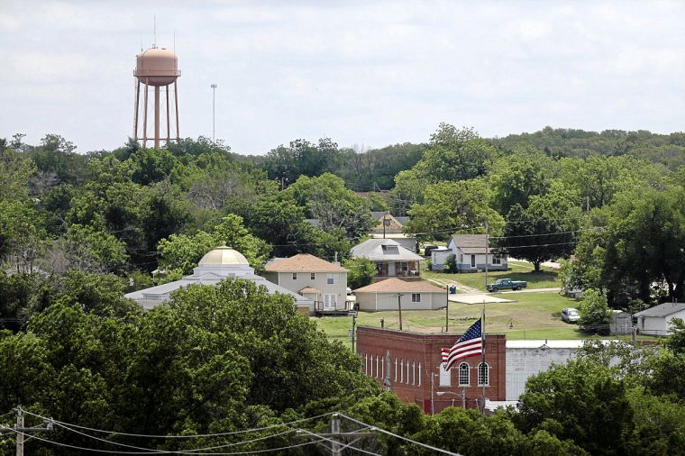 Life goes on in small Oklahoma community feeling the quakes Newshomepage3