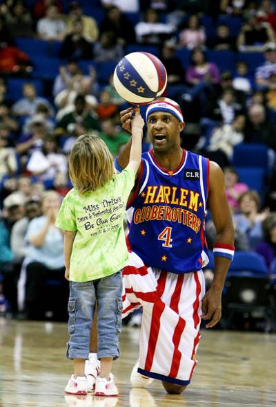 Globetrotters Score Grins Local Government Tulsaworld Com