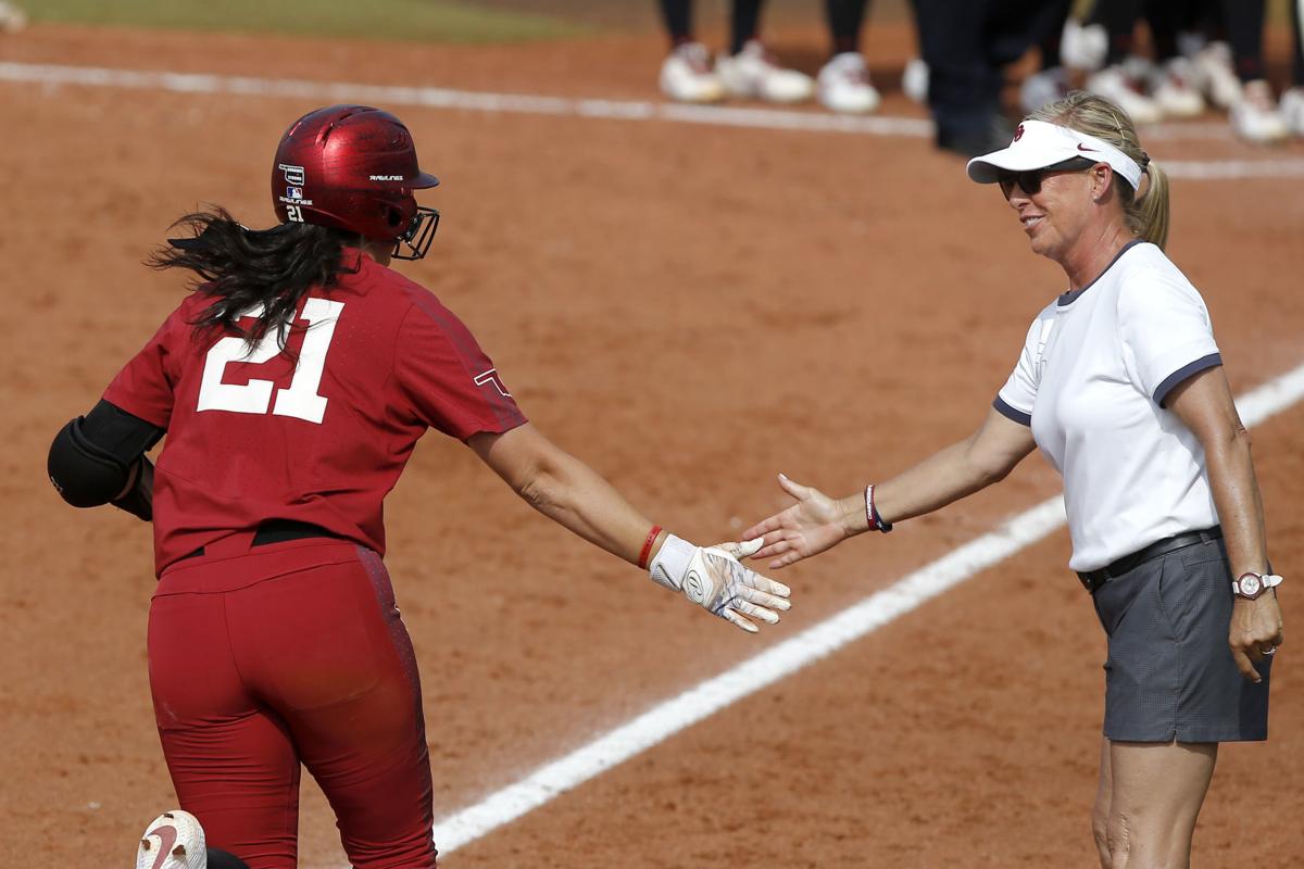 Arriba 102+ imagen ou softball coach salary Abzlocal.mx