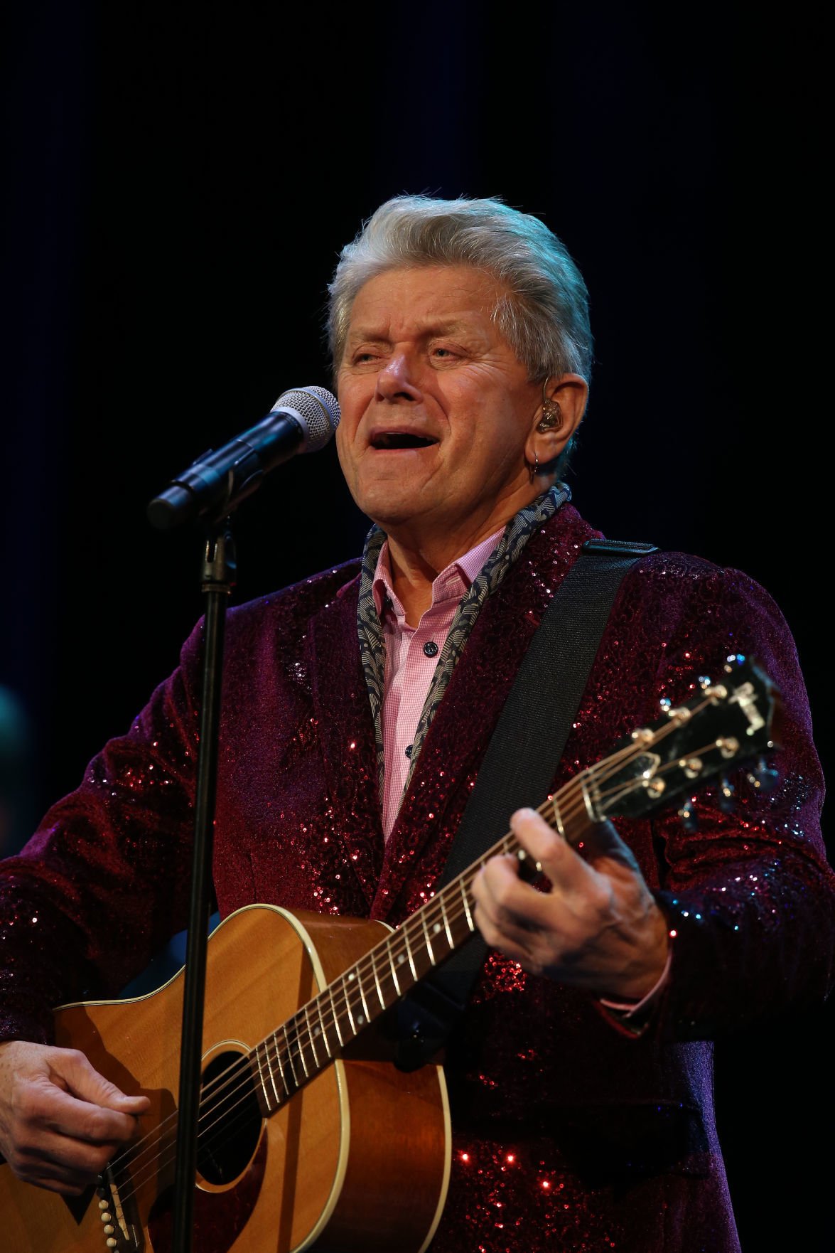 Photo gallery Peter Cetera performs at the Hard Rock Hotel & Casino