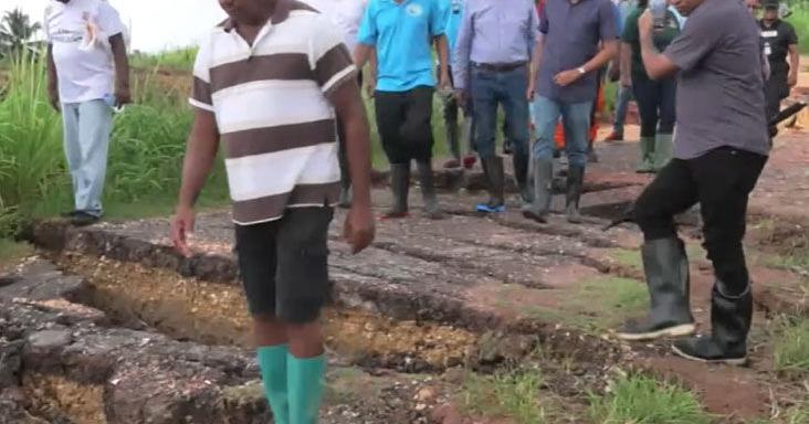 AGRICULTURE MINISTER VISITS LOS IROS FARMERS