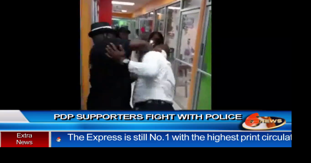 PDP supporters fight with Police | Local News | tv6tnt.com