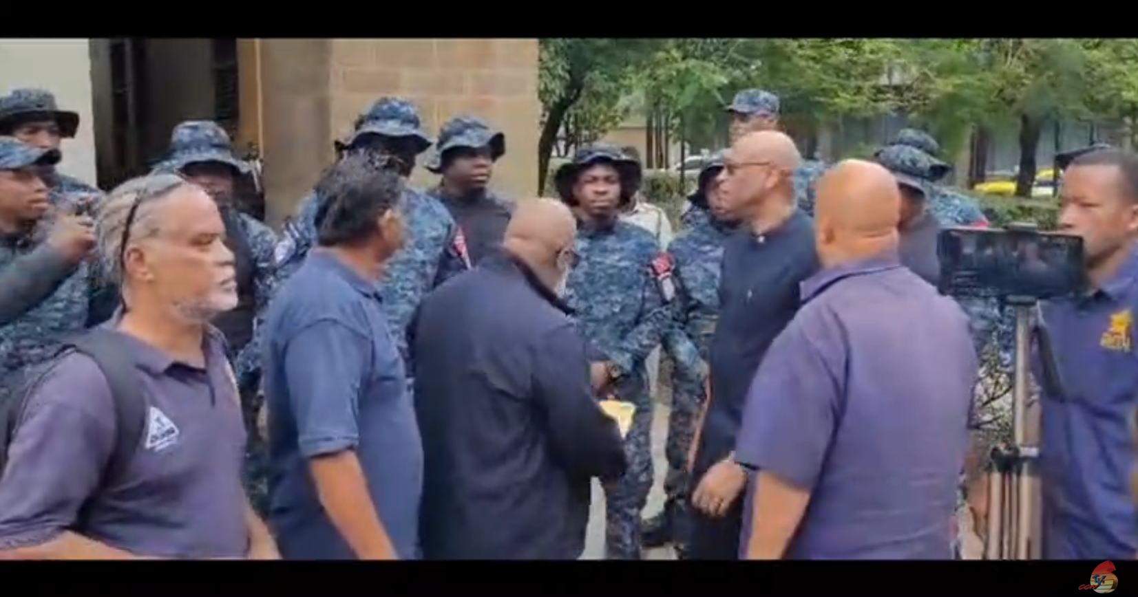 OWTU & PETROTRIN WORKERS FACE OFF WITH POLICE - Vimarsana News