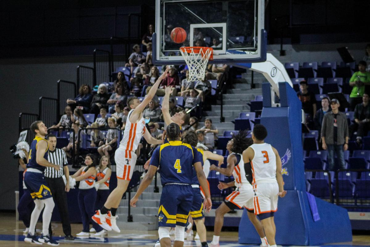 Ut Tyler Splits Basketball Dh With Howard Payne College