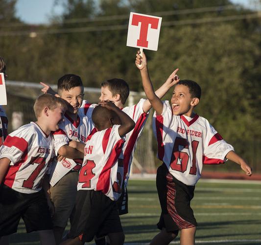 Robert E. Lee High School kicks off week with a parade of