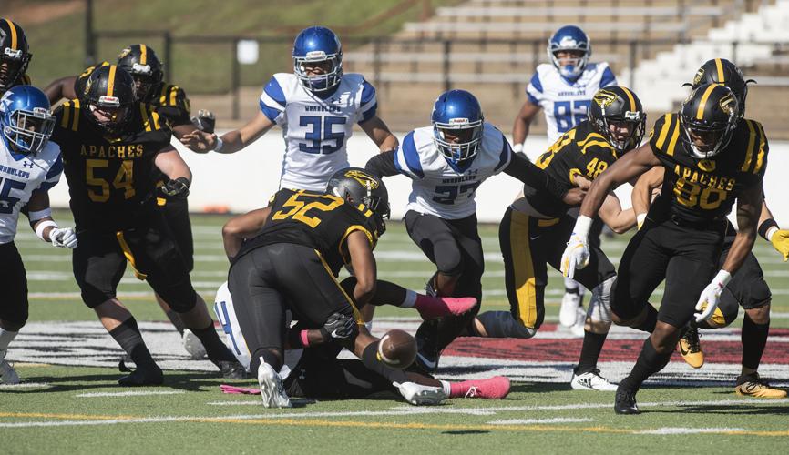 Cisco QB passes Wranglers past Apaches, 4434 College