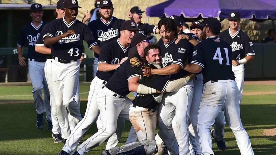 Notre Dame knocks off Tennessee in NCAA baseball super regional