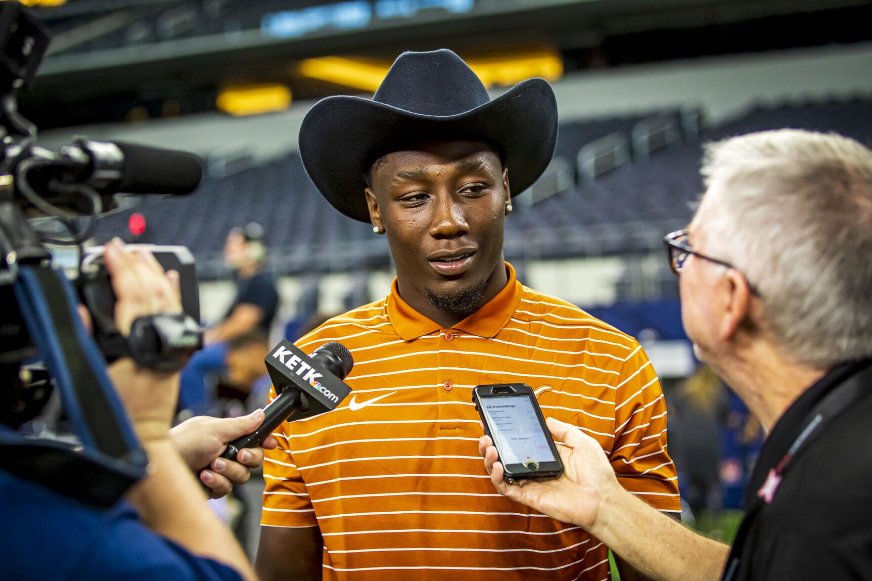 BEast Texas: Longhorn LB DeMarvion Overshown Proud Of His Arp Roots ...