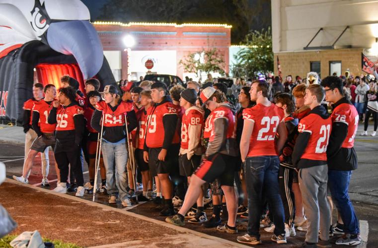 Rusk holds pep rally downtown ahead of playoff game in Waco Sports