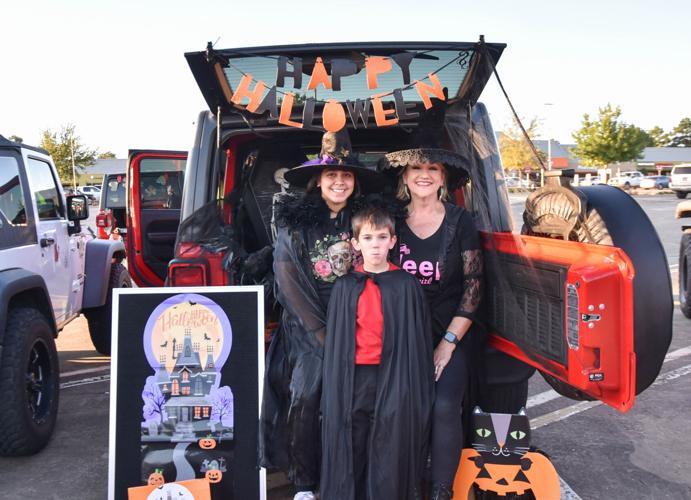 Local Jeep clubs team up for Jeeper Treat event | Local News |  