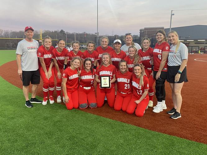 Van wins Rose City Softball Classic Etvarsity