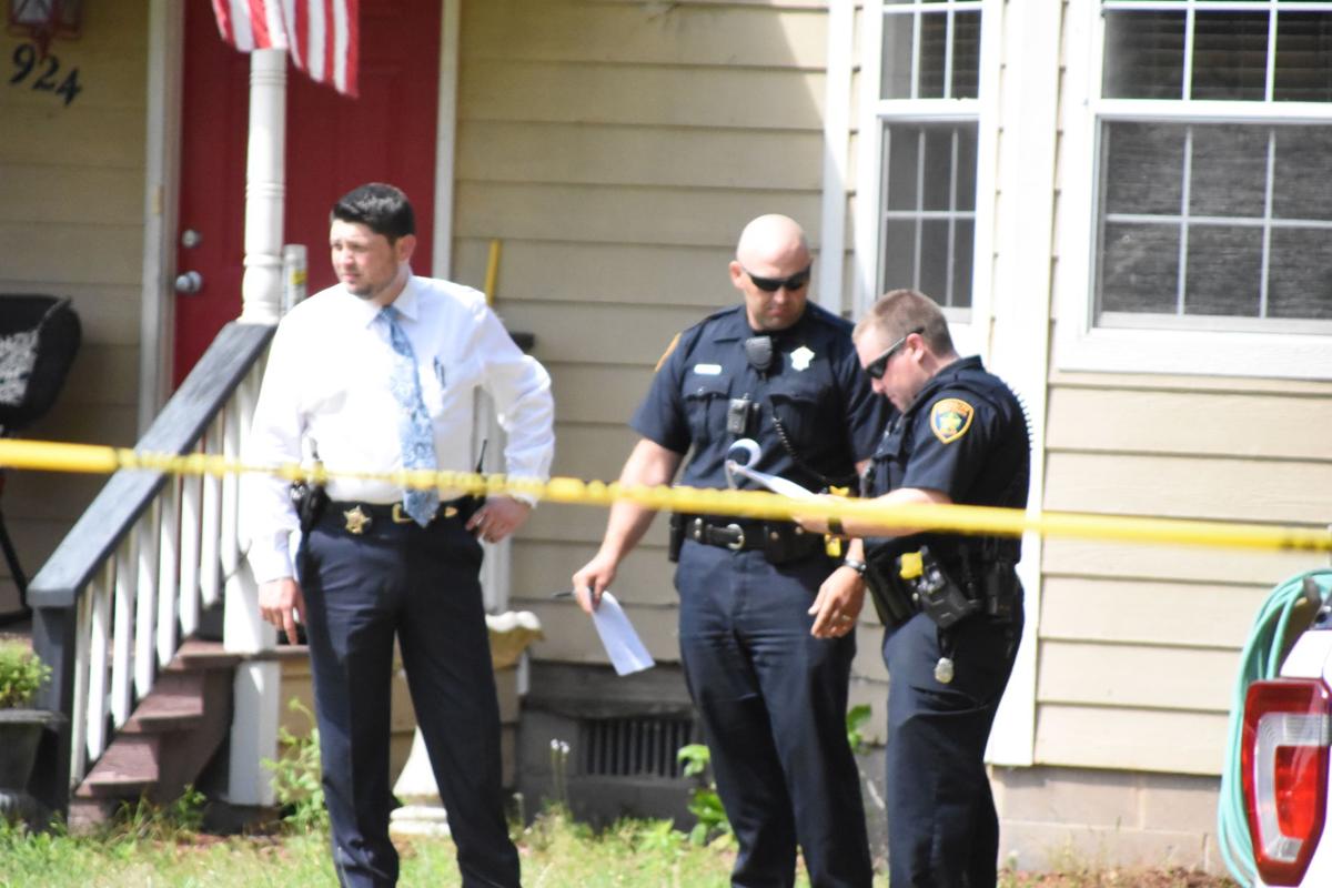 Smith County Sheriff's Office investigating deaths of 3 in Winona