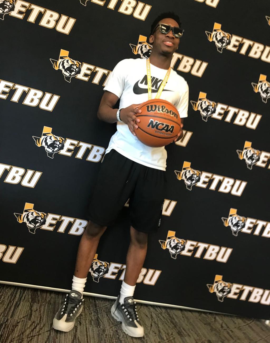 Chapel Hill S Devin Taylor To Play Basketball For East Texas